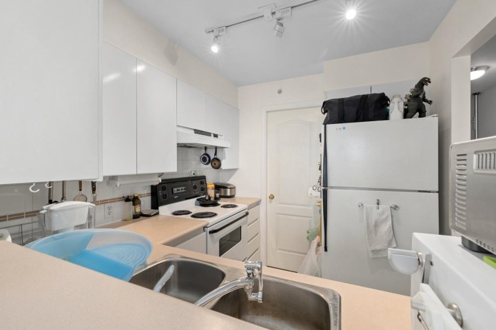 Photo 7 at 1706 - 888 Pacific Street, Yaletown, Vancouver West