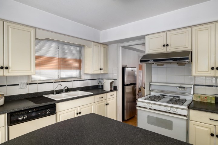 Photo 5 at 108 W 46 Avenue, Oakridge VW, Vancouver West