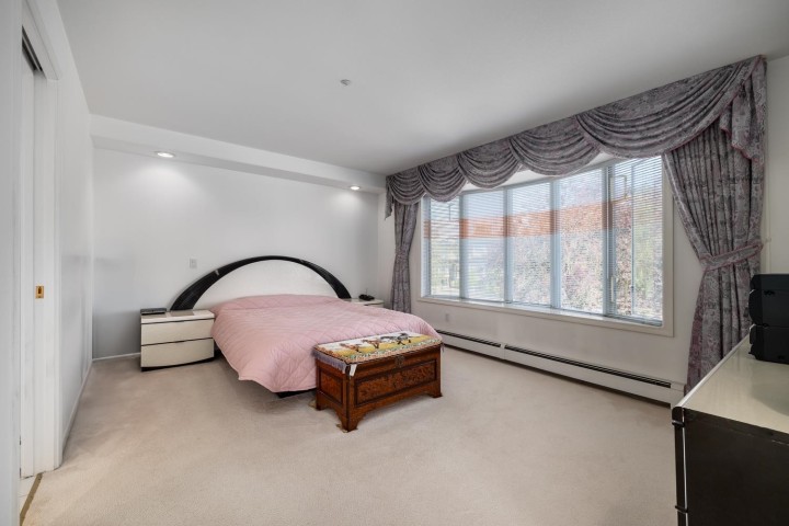 Photo 11 at 108 W 46 Avenue, Oakridge VW, Vancouver West