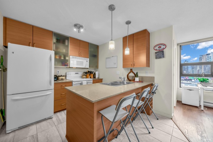 Photo 7 at 1001 - 928 Homer Street, Yaletown, Vancouver West