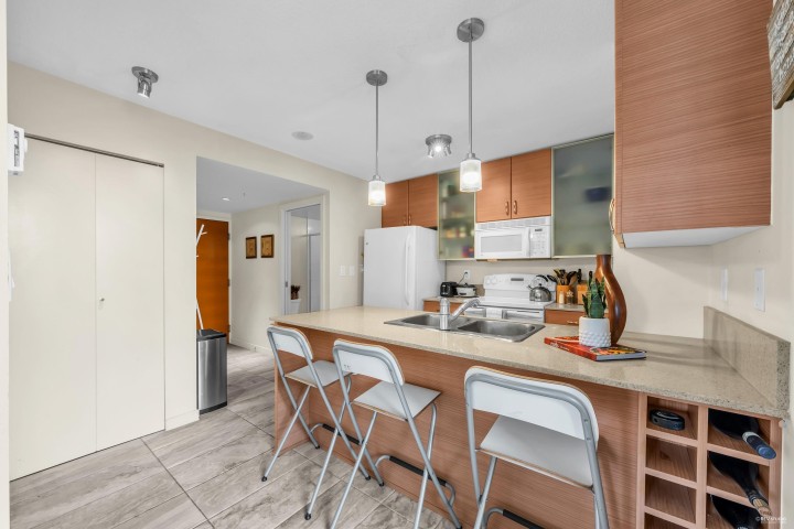 Photo 9 at 1001 - 928 Homer Street, Yaletown, Vancouver West