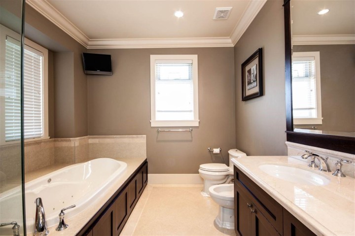 Photo 10 at 1419 W 59th Avenue, South Granville, Vancouver West