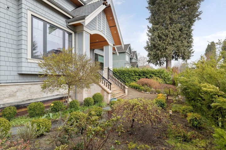 Photo 2 at 2237 W 37th Avenue, Quilchena, Vancouver West