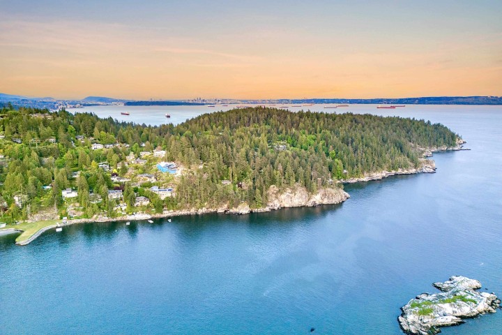 Photo 17 at 5056 The Byway, Caulfeild, West Vancouver