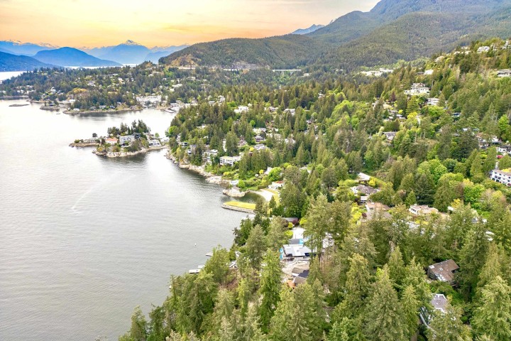 Photo 20 at 5056 The Byway, Caulfeild, West Vancouver