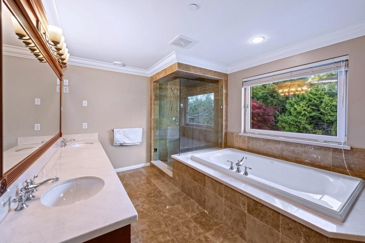 Photo 17 at 761 Eyremount Drive, British Properties, West Vancouver