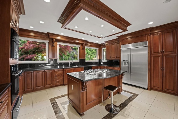 Photo 10 at 761 Eyremount Drive, British Properties, West Vancouver