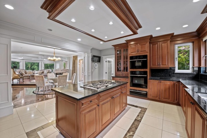 Photo 11 at 761 Eyremount Drive, British Properties, West Vancouver