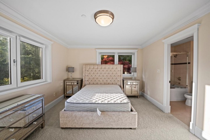 Photo 19 at 761 Eyremount Drive, British Properties, West Vancouver