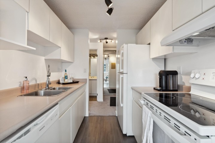 Photo 8 at 902 - 110 W 4th Street, Lower Lonsdale, North Vancouver