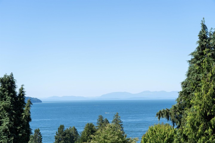 Photo 2 at 2678 Mathers Avenue, Dundarave, West Vancouver