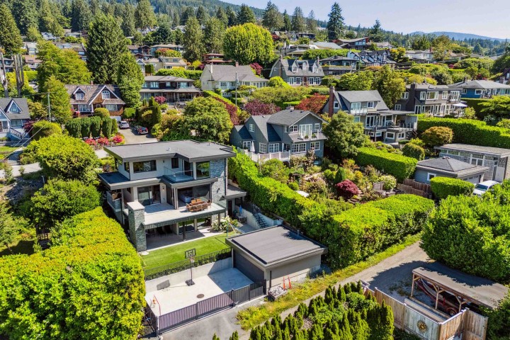 Photo 3 at 2678 Mathers Avenue, Dundarave, West Vancouver