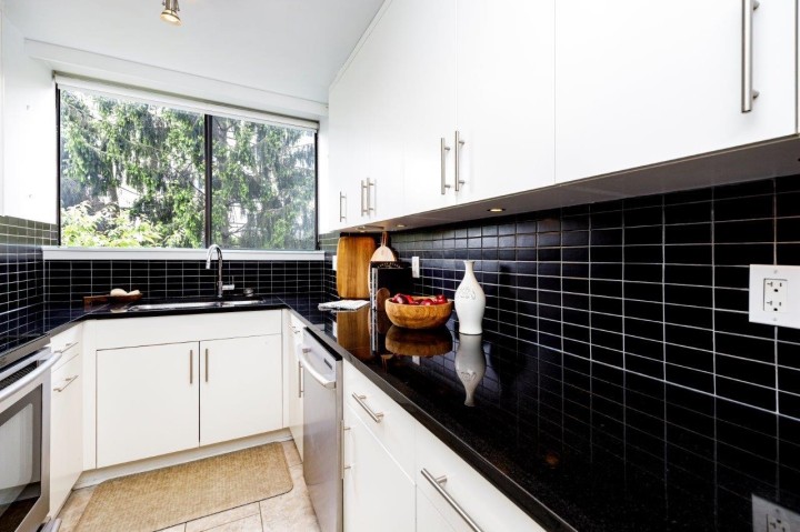 Photo 6 at 403 - 114 W Keith Road, Central Lonsdale, North Vancouver