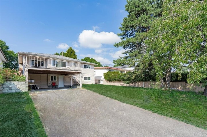 Photo 2 at 564 64th Street, Marpole, Vancouver West