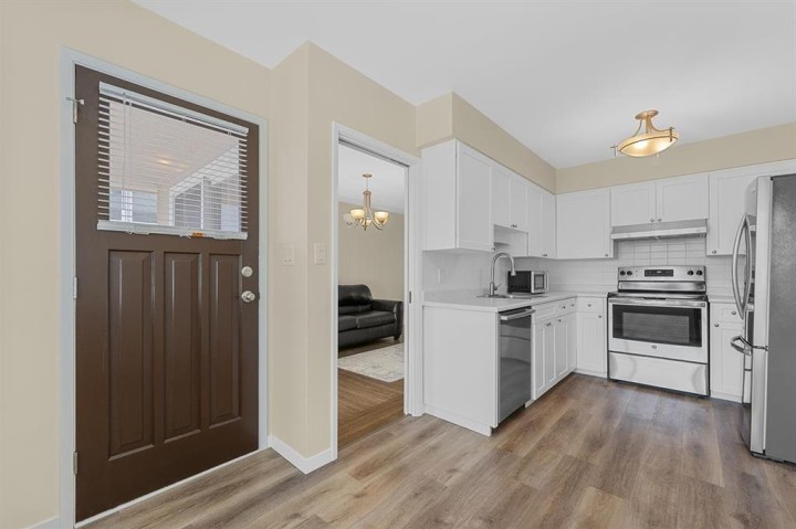 Photo 10 at 564 64th Street, Marpole, Vancouver West