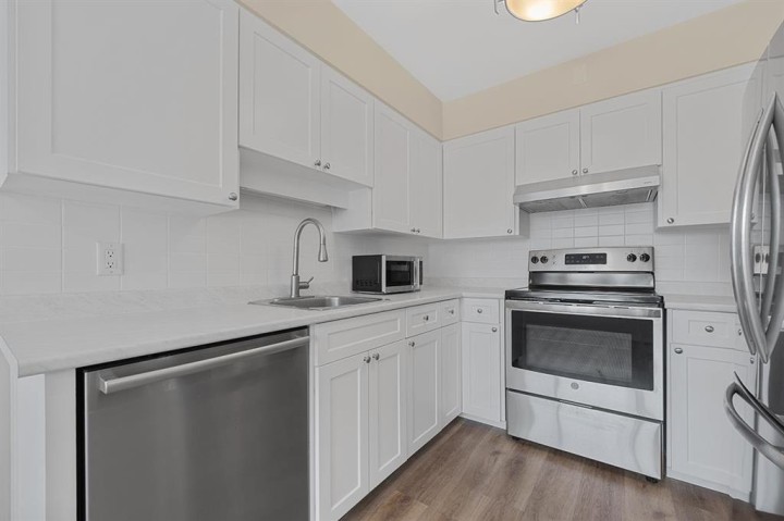 Photo 11 at 564 64th Street, Marpole, Vancouver West