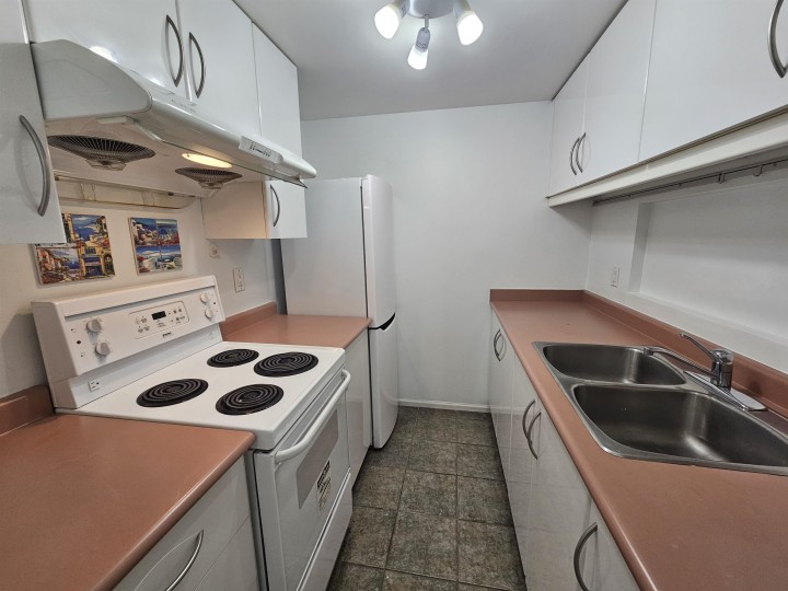 Photo 14 at 102 - 1445 W 70th Avenue, Marpole, Vancouver West