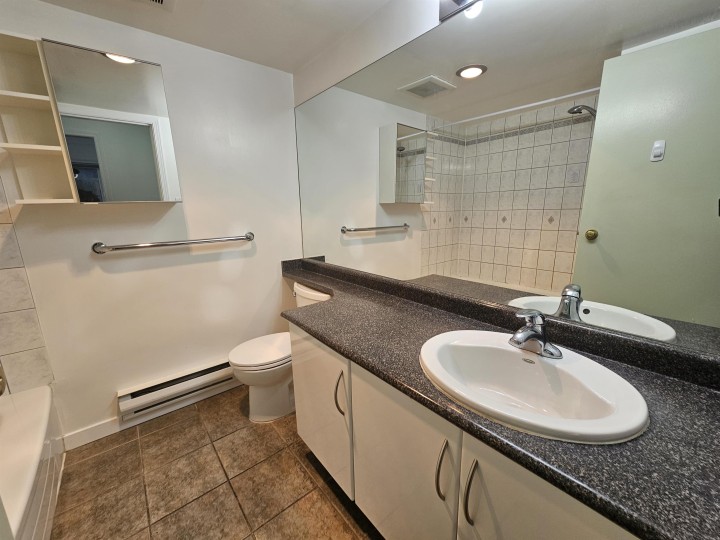 Photo 11 at 102 - 1445 W 70th Avenue, Marpole, Vancouver West