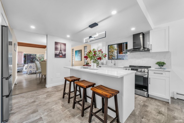 Photo 6 at 1040 Jefferson Avenue, Sentinel Hill, West Vancouver