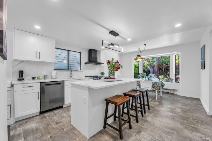 Photo 7 at 1040 Jefferson Avenue, Sentinel Hill, West Vancouver