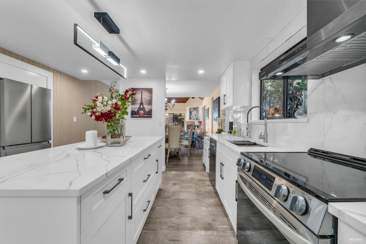 Photo 5 at 1040 Jefferson Avenue, Sentinel Hill, West Vancouver