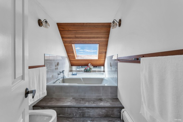 Photo 30 at 1040 Jefferson Avenue, Sentinel Hill, West Vancouver