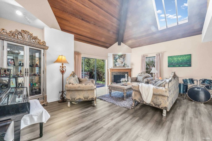 Photo 11 at 1040 Jefferson Avenue, Sentinel Hill, West Vancouver