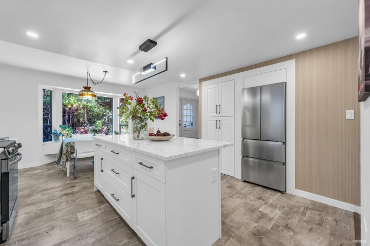 Photo 8 at 1040 Jefferson Avenue, Sentinel Hill, West Vancouver