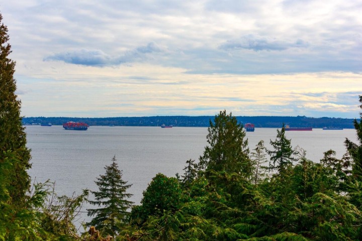 Photo 2 at 3284 Mathers Avenue, Westmount WV, West Vancouver