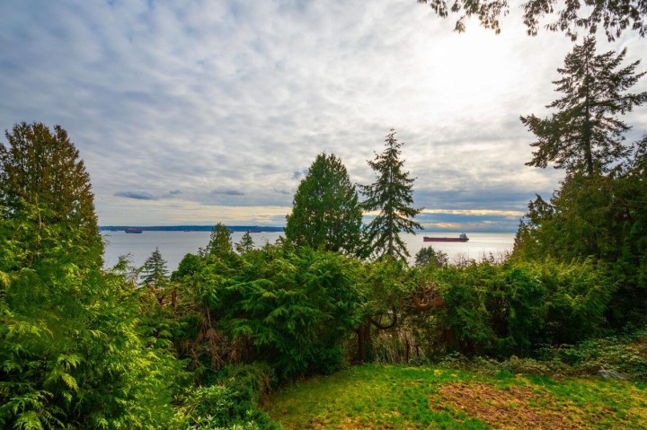 Photo 3 at 3284 Mathers Avenue, Westmount WV, West Vancouver