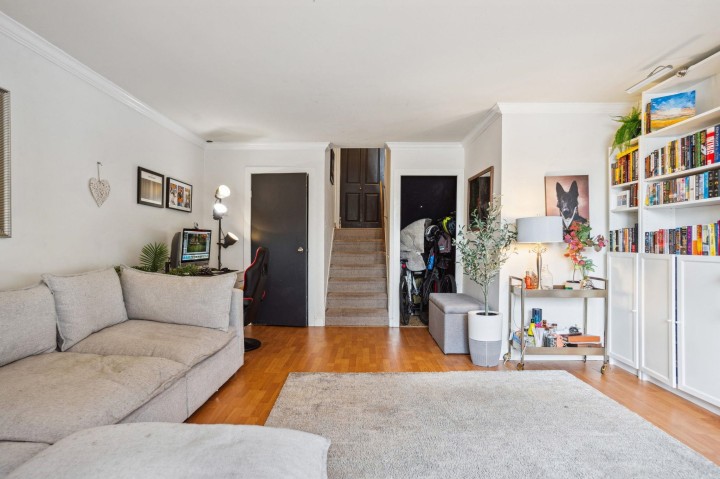 Photo 4 at 784 Millbank, False Creek, Vancouver West