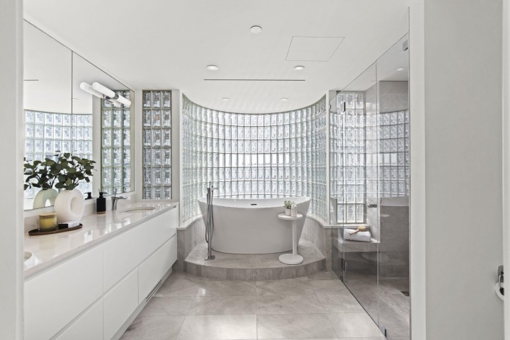 Photo 23 at 12 - 2250 Bellevue Avenue, Dundarave, West Vancouver