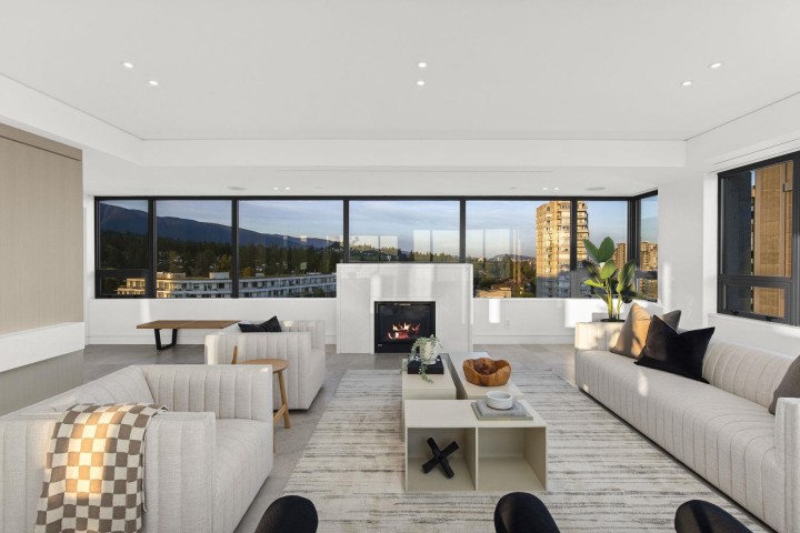 Photo 2 at 12 - 2250 Bellevue Avenue, Dundarave, West Vancouver