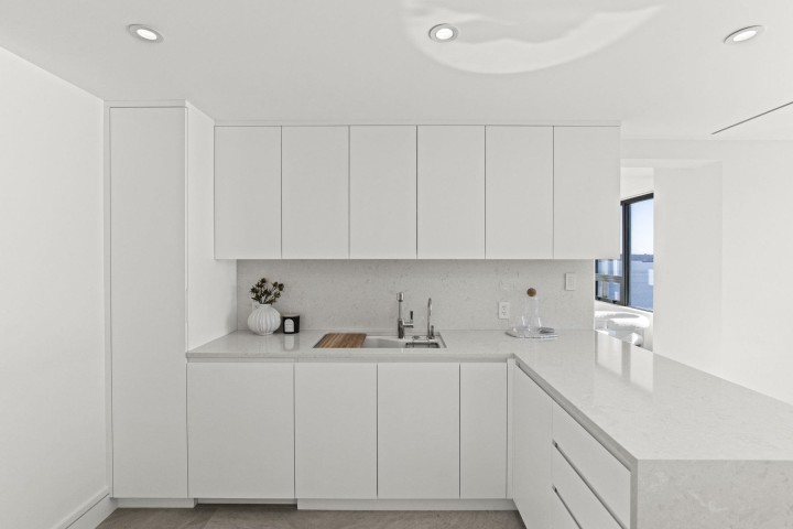 Photo 13 at 12 - 2250 Bellevue Avenue, Dundarave, West Vancouver