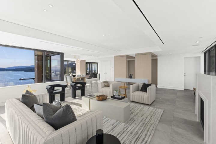 Photo 7 at 12 - 2250 Bellevue Avenue, Dundarave, West Vancouver