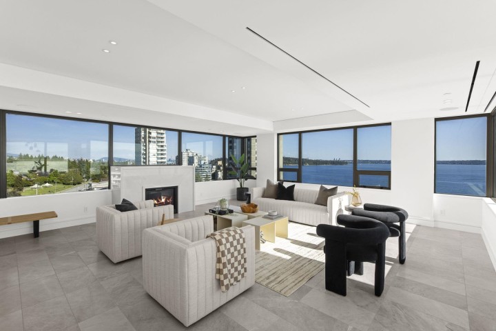 Photo 3 at 12 - 2250 Bellevue Avenue, Dundarave, West Vancouver