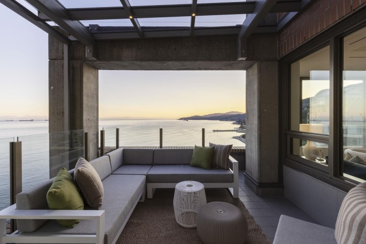 Photo 1 at 12 - 2250 Bellevue Avenue, Dundarave, West Vancouver