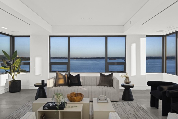 Photo 5 at 12 - 2250 Bellevue Avenue, Dundarave, West Vancouver