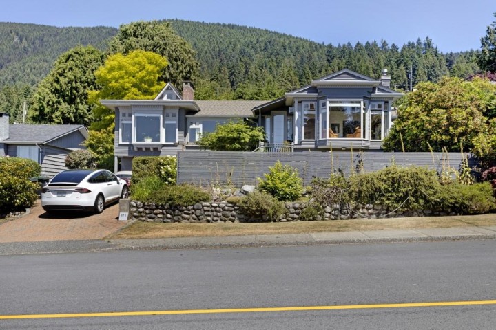 Photo 1 at 670 Montroyal Boulevard, Canyon Heights NV, North Vancouver