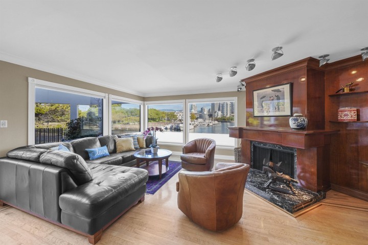 Photo 12 at 1130 Ironwork Passage, False Creek, Vancouver West