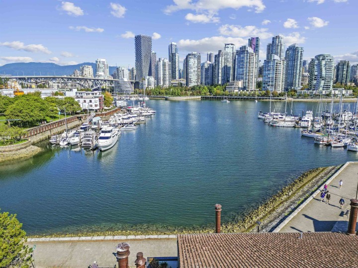 Photo 1 at 1130 Ironwork Passage, False Creek, Vancouver West