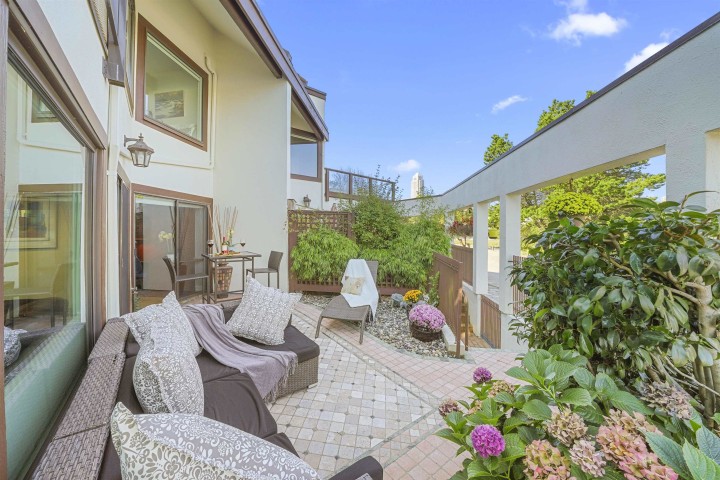 Photo 5 at 1130 Ironwork Passage, False Creek, Vancouver West