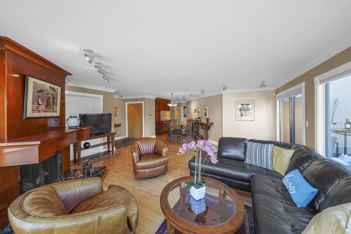 Photo 14 at 1130 Ironwork Passage, False Creek, Vancouver West