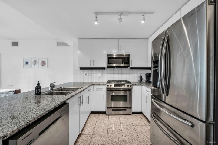 Photo 5 at 409 - 100 E Esplanade Street, Lower Lonsdale, North Vancouver