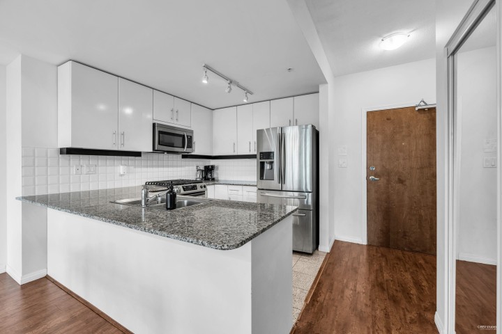 Photo 4 at 409 - 100 E Esplanade Street, Lower Lonsdale, North Vancouver