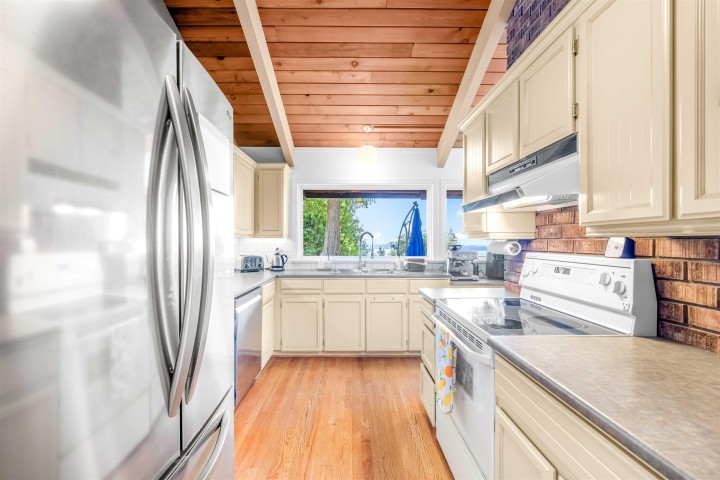 Photo 9 at 4663 Woodridge Place, Cypress Park Estates, West Vancouver