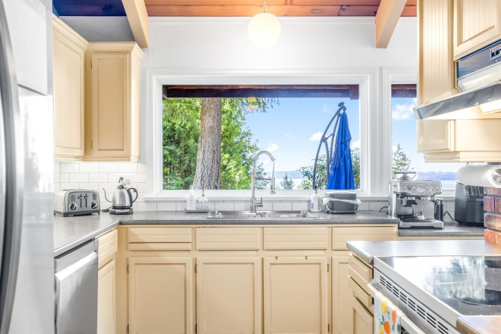 Photo 10 at 4663 Woodridge Place, Cypress Park Estates, West Vancouver