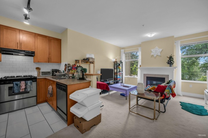 Photo 2 at 307 - 2083 W 33 Avenue, Quilchena, Vancouver West