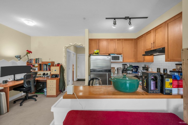 Photo 5 at 307 - 2083 W 33 Avenue, Quilchena, Vancouver West