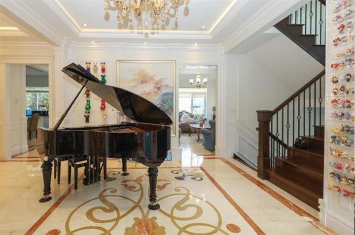 Photo 2 at 875 W 38th Avenue, Cambie, Vancouver West